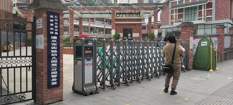 熱烈祝賀英龍智能電動(dòng)伸縮門中華門1330-A進(jìn)駐遵義市實(shí)驗(yàn)幼兒園第一分園